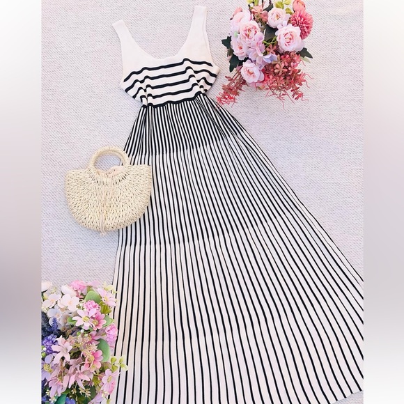 🎁New Maxi Stripped Dress - New🎁 - Picture 8 of 10